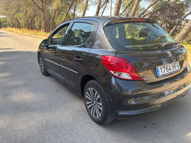 Peugeot 207 2011
