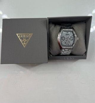 Reloj Guess a estreno plateado