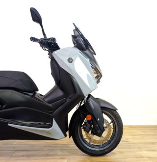 YAMAHA XMAX 125  Tech MAX (modelo actual) 2025