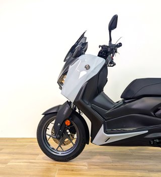 YAMAHA XMAX 125  Tech MAX (modelo actual) 2025