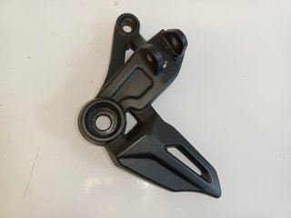 Soporte reposapie derecho Voge 125R de 2024