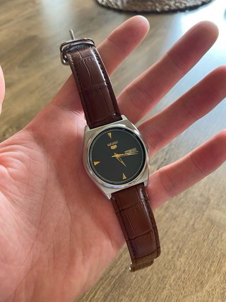 Seiko 5 Automático Negro/Dorado