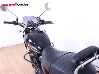 TRIUMPH BONNEVILLE T100