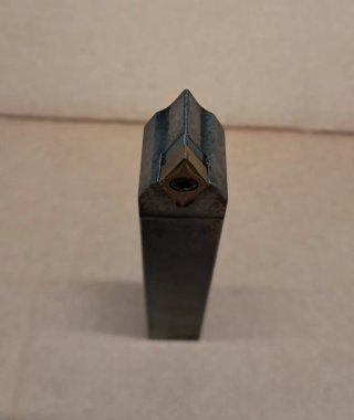 Utensile tornitura dritto per inserti DCMT
