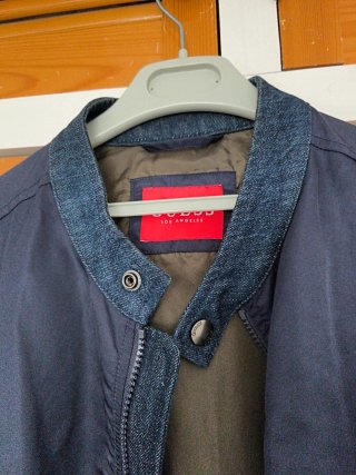 Chaqueta impermeable Guess azul/verde oliva