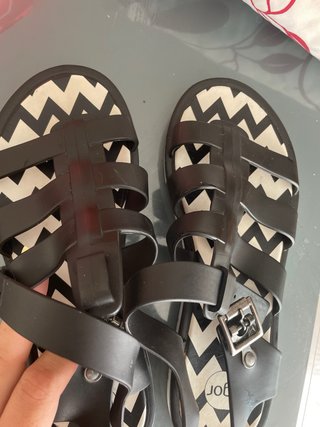 Sandalias Cangrejeras Igor Negras y Blancas