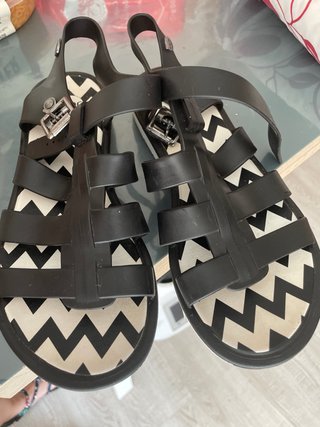 Sandalias Cangrejeras Igor Negras y Blancas