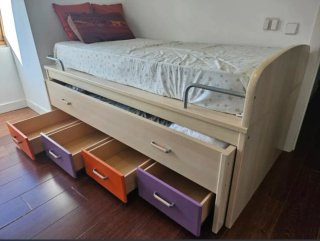 Cama infantil con cajones