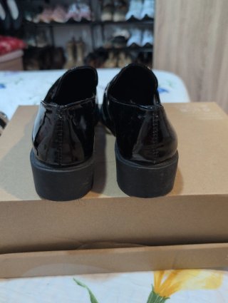 Zapatos negros charol punta fina