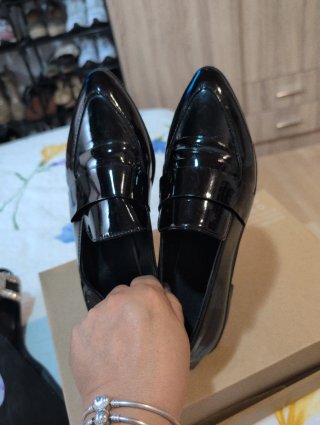 Zapatos negros charol punta fina