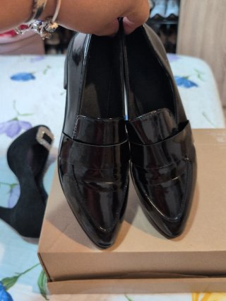 Zapatos negros charol punta fina