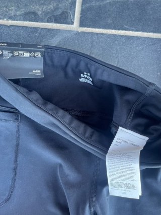 Shorts deportivos Under Armour negros
