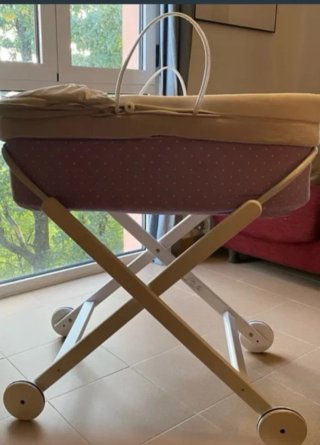 Cuna moisés con capota y patas plegables