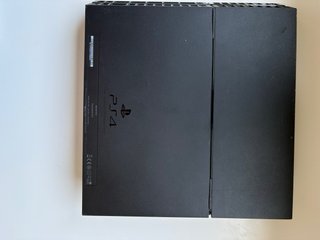 Consola PS4 + 2 Mandos + Cable HDMI