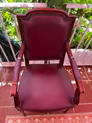 Sillón antiguo estilo inglés madera y cuero