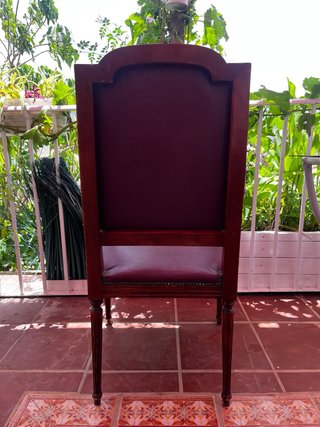 Sillón antiguo estilo inglés madera y cuero