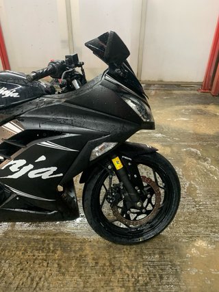 Kawasaki Ninja 300 Negra