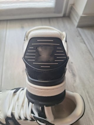 Scarpe trainers casual nere e bianche