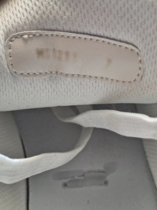 Scarpe trainers casual nere e bianche