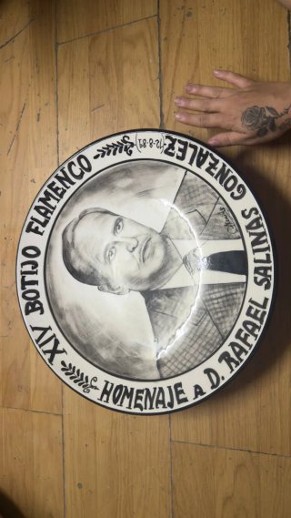 Plato decorativo pintado a mano