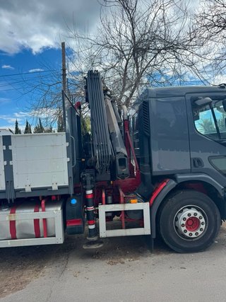 Alquiler de Camion Volvo con grúa HIAB