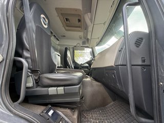Alquiler de Camion Volvo con grúa HIAB