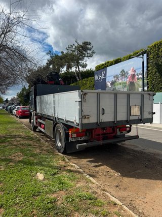 Alquiler de Camion Volvo con grúa HIAB