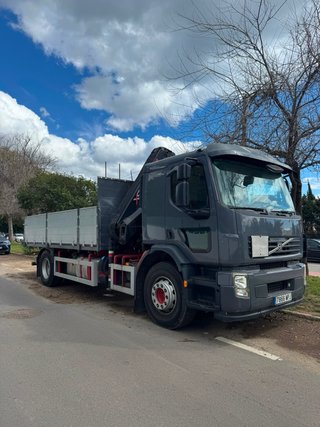 Alquiler de Camion Volvo con grúa HIAB