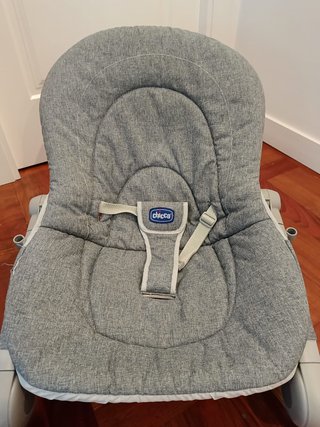 Hamaca Chicco Hooplà gris con arco de juegos