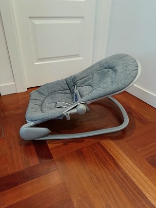Hamaca Chicco Hooplà gris con arco de juegos