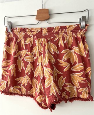 Shorts de playa con estampado floral
