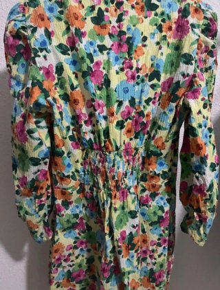 Vestido flores escotado