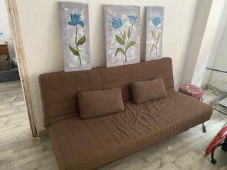 Sofá Cama y 4 Cuadros Decorativos