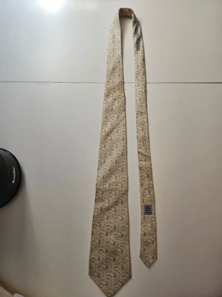 Lote 5 Corbatas Gucci Beige y Negra