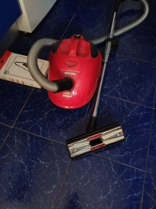 Aspiradora Ufesa Roja 1400W