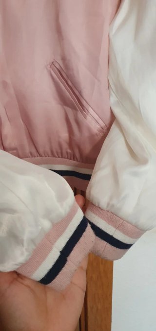 Chaqueta Stradivarius Rosa y Blanca
