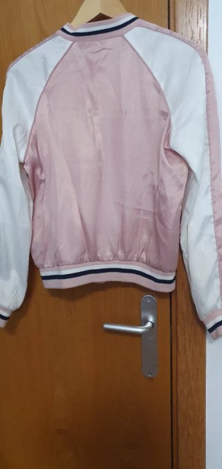 Chaqueta Stradivarius Rosa y Blanca