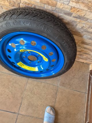 Rueda de repuesto Kumho T125/80D16