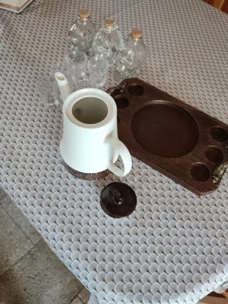 Botellas calavera, bandeja y vasos chupito +regalo