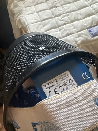 Casco, peto, guante y sistema de esgrima
