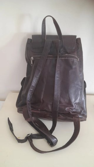 Mochila de cuero marrón