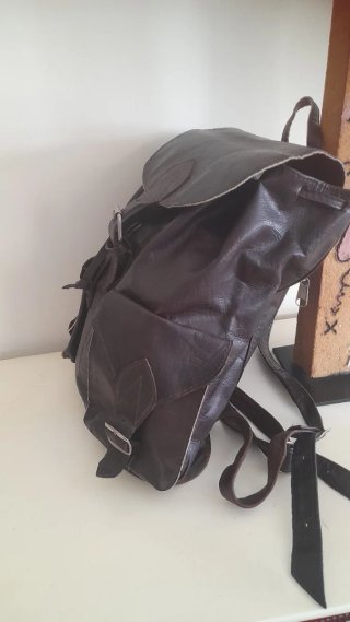 Mochila de cuero marrón