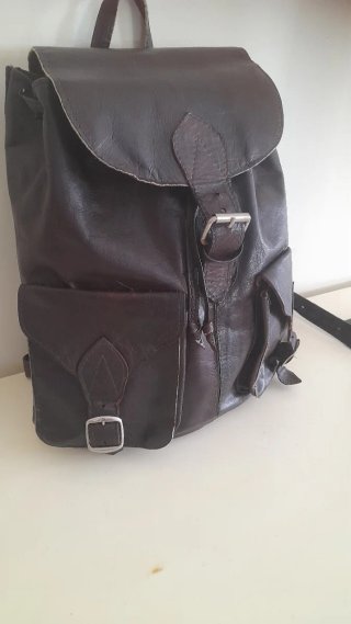 Mochila de cuero marrón
