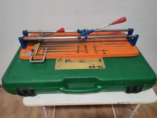 Cortador de azulejos Rubi con maletín