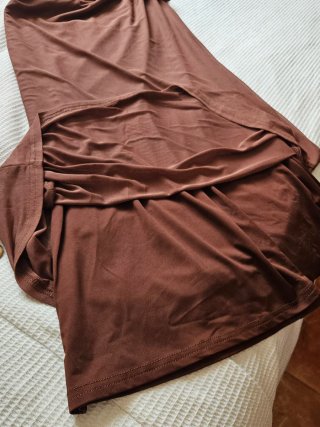 Vestido marrón tul midi con abertura