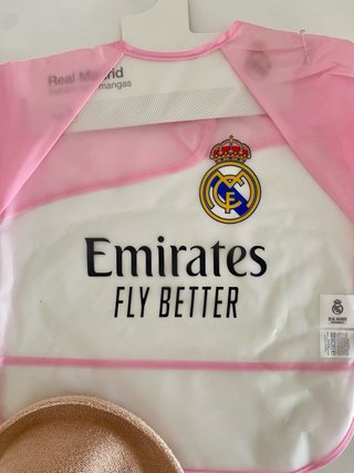 Babero Real Madrid bebé con mangas solo rosa