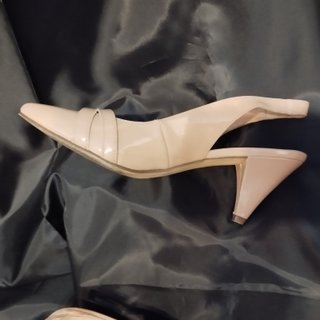 Zapatos beige de tacón