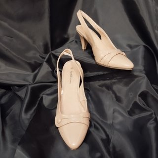 Zapatos beige de tacón