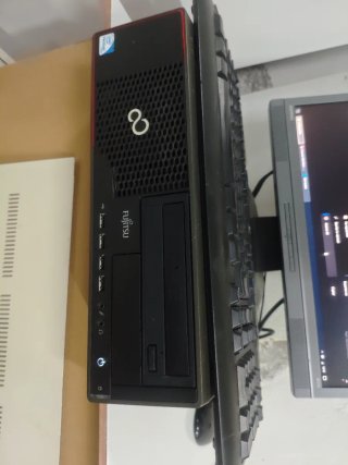 Ordenador Fujitsu + Monitor Compaq