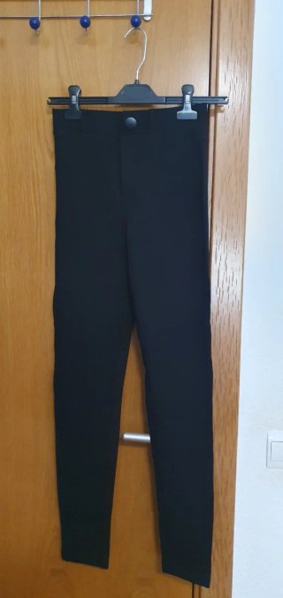Pantalón negro cintura alta